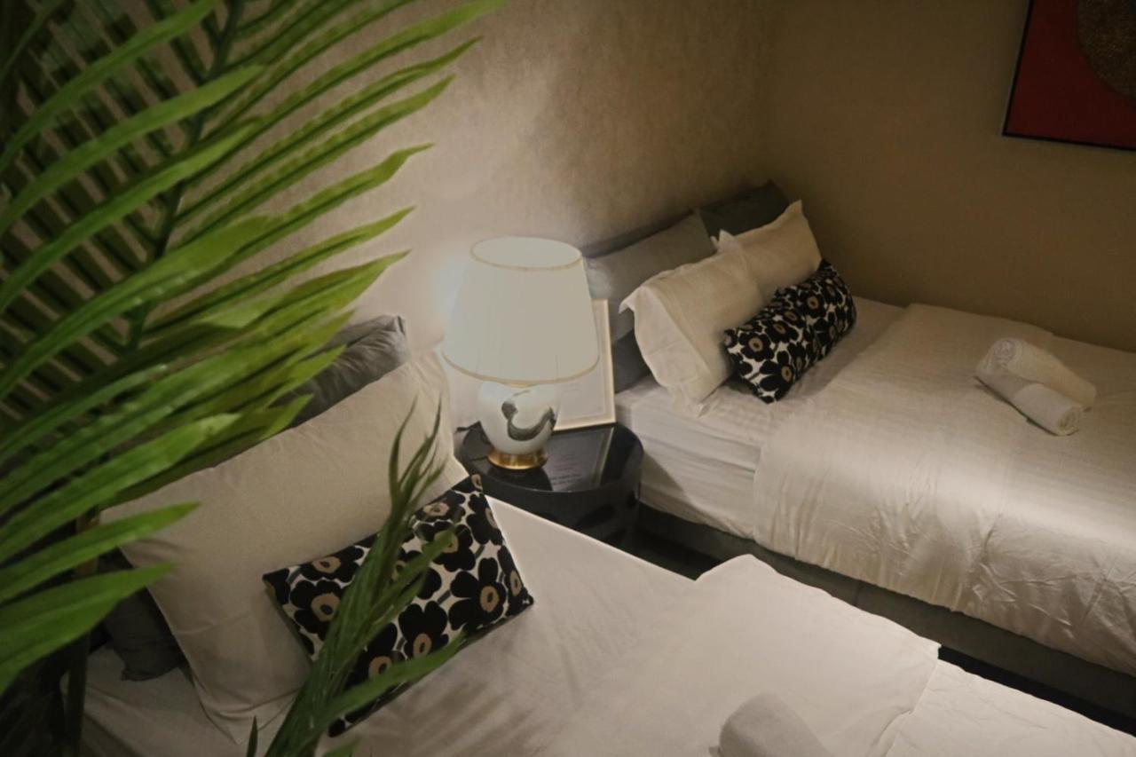 Cozy Modern Mount Austin Jb Miko Pangsapuri
