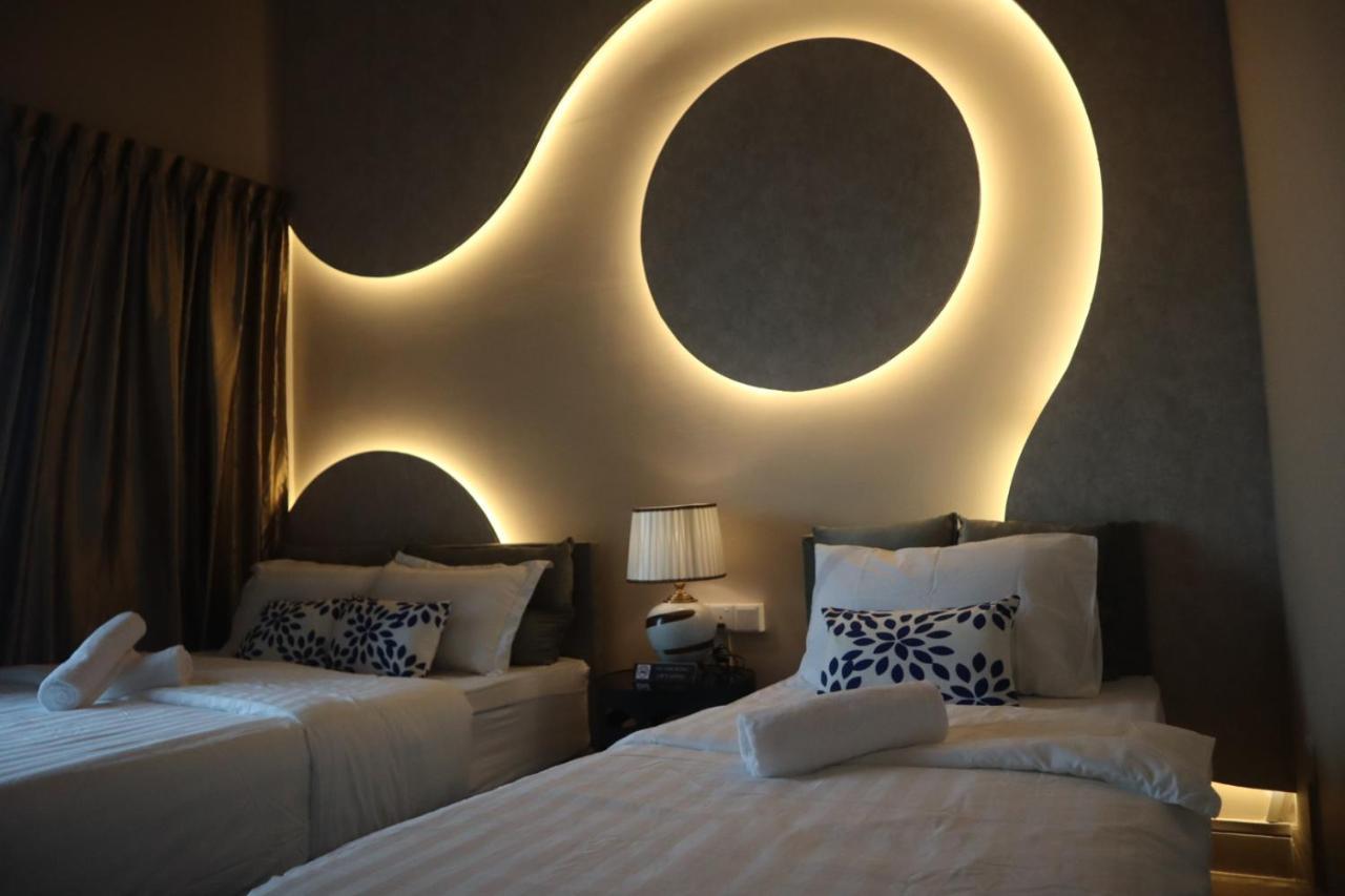 Cozy Modern Mount Austin Jb Miko *