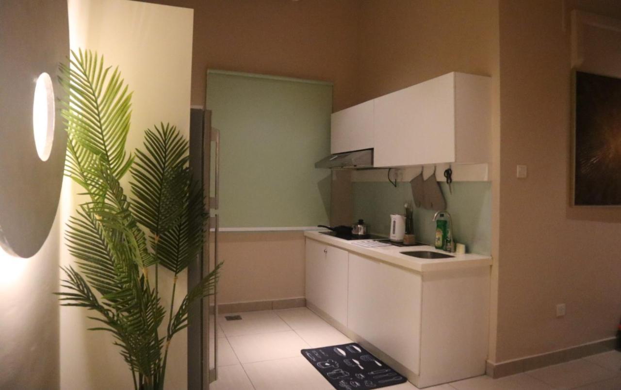 Cozy Modern Mount Austin Jb Miko Apartemen