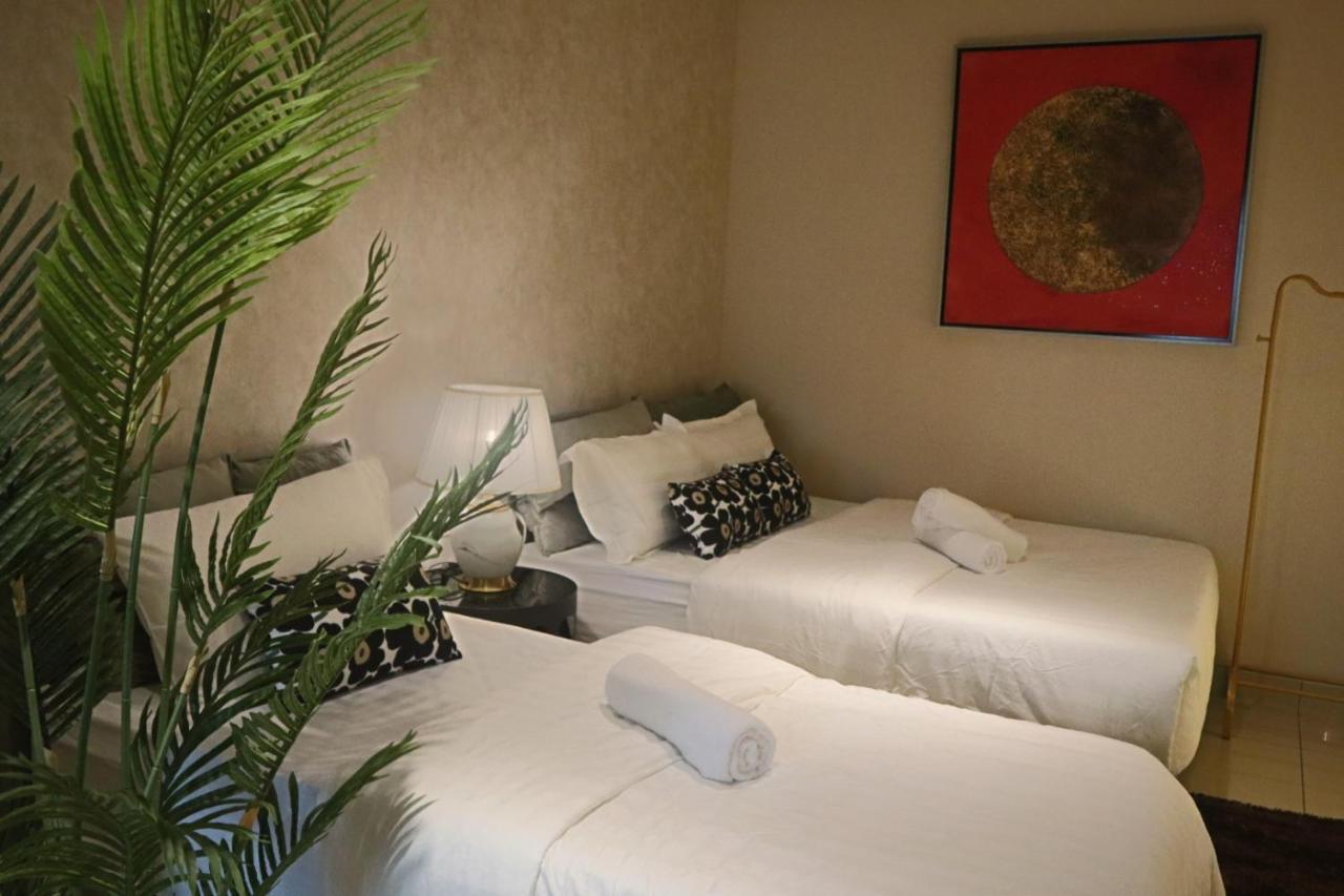 Cozy Modern Mount Austin Jb Miko