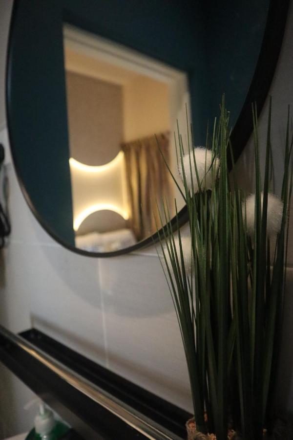 Cozy Modern Mount Austin Jb Miko Apartemen