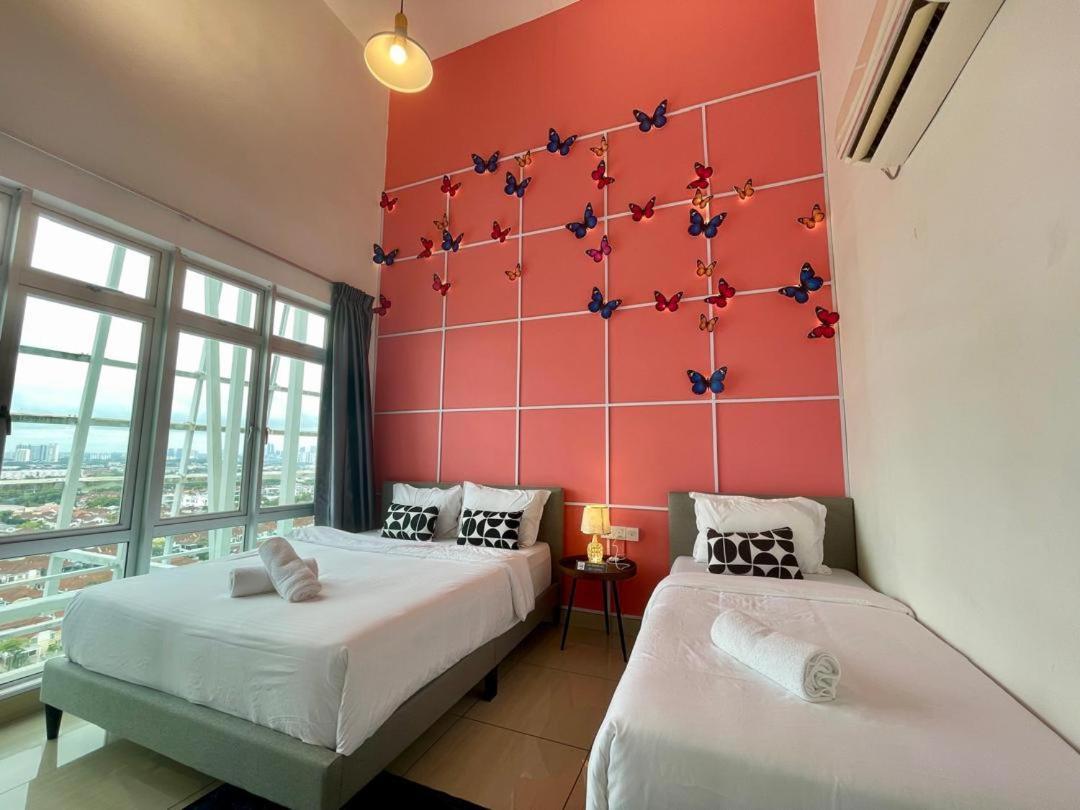 Cozy Modern Mount Austin Jb Miko Apartemen