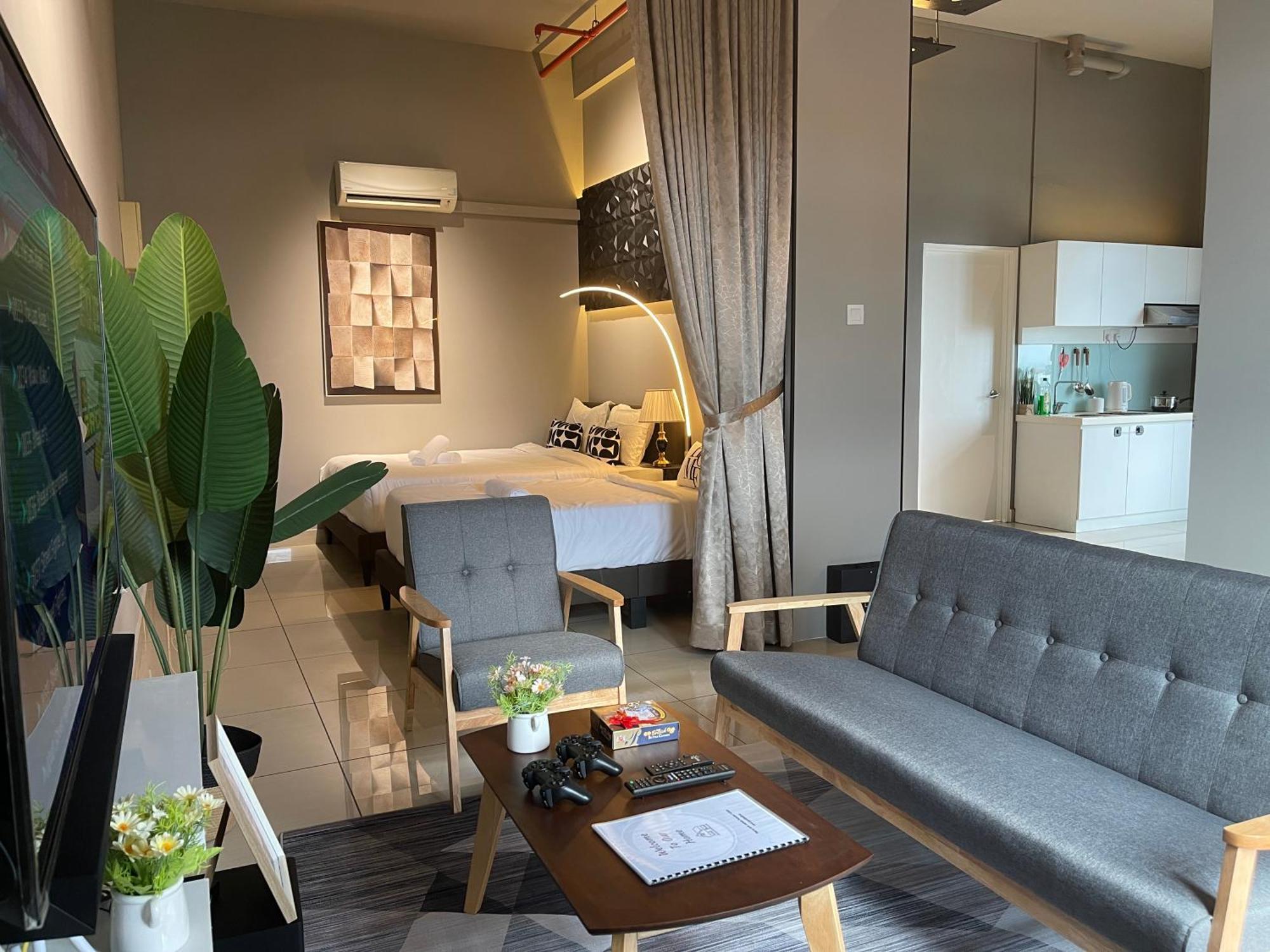 Cozy Modern Mount Austin Jb Miko Apartemen