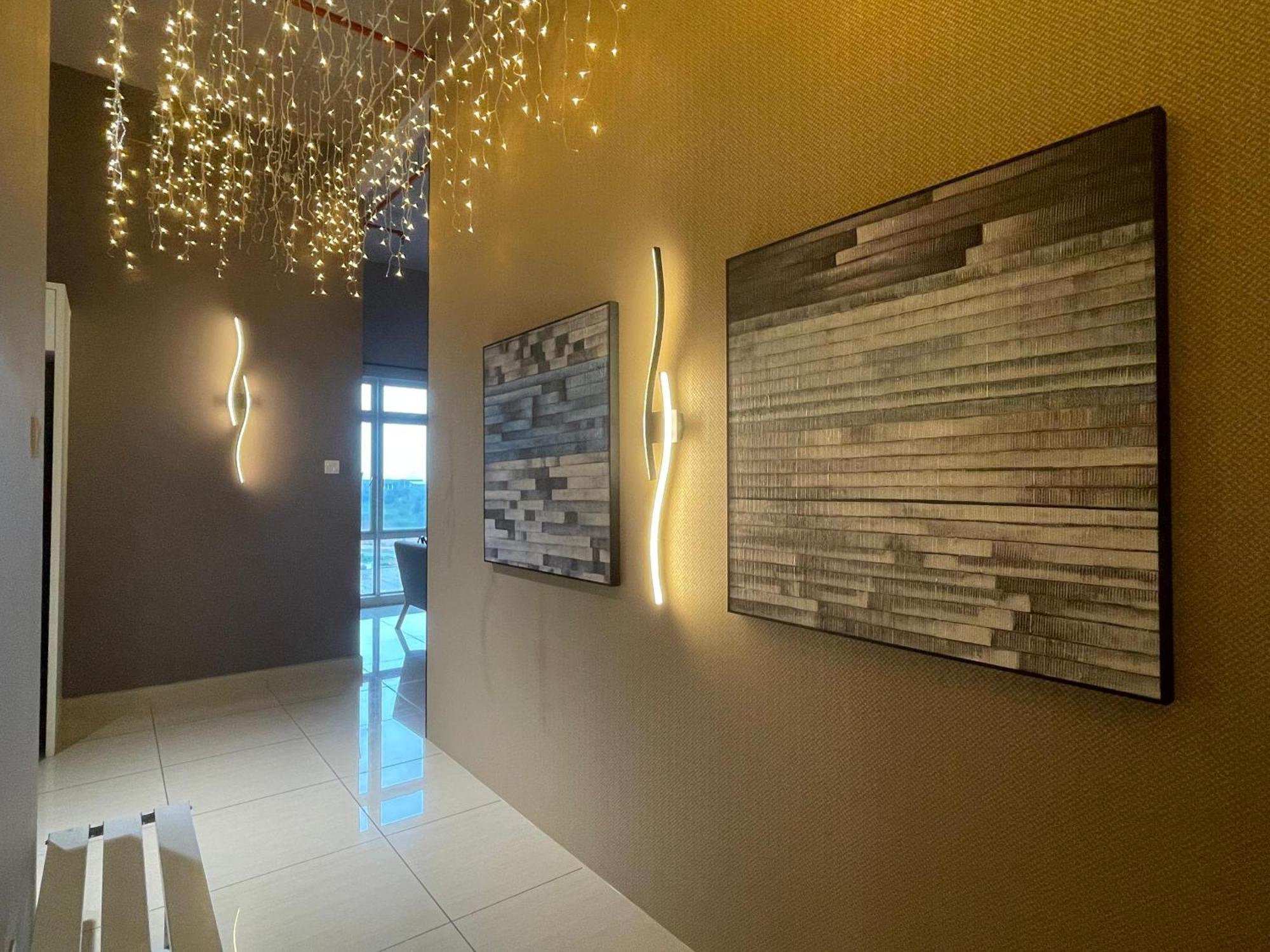 Cozy Modern Mount Austin Jb Miko Apartemen